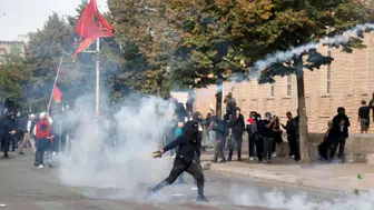 Arnavutluk'ta Hükümet Karşıtı Protestolar Büyüyor