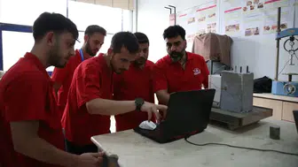 Depremzede gençlerden kolonların direncini ölçen yapay zeka cihazı