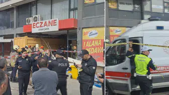 Pendik'te Hafriyat Kamyonu Eczaneye Girdi: Yaralılar Var