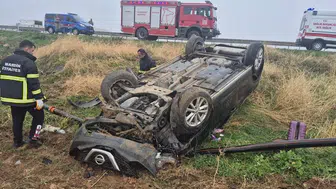 Mardin'de Şarampole Devrilen Otomobilde 3 Kişi Yaralandı