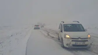Erzurum Palandöken'de Yaz Lastikli Sürücülerin Kış Çilesi