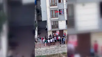 Kağıthane'de Çocukları Kandırmaya Çalışan Şüphelilere Öfkeli Kalabalık Müdahalesi