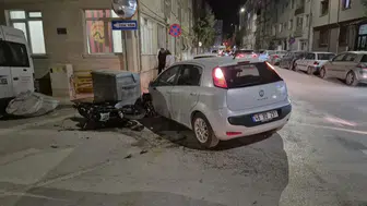 Eskişehir'de Motosikletin Otomobile Çarptığı Kaza Kameraya Yansıdı