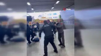 Mecidiyeköy Metrobüs Durağı'nda Yaşanan Arbede Kamerada