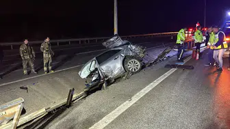 Çanakkale'de Feci Kaza: Otomobil İkiye Ayrıldı, 2 Genç Yaşamını Yitirdi