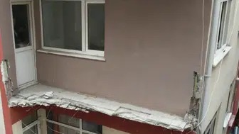 İstanbul Bahçelievler'de Kentsel Dönüşüm Anlaşmazlığı Balkonların Çökmesine Yol Açtı İddiası