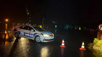 Sakarya'da Kuvvetli Sağanak Nedeniyle D-650 Kara Yolu Kısmen Trafiğe Kapatıldı