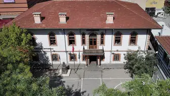 Bursa'nın Asırlık Eğitim Çınarı Kümbetli Mektep