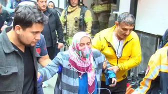 İstanbul'da 5 Katlı Binada Yangın Paniği: 2 Kişi Hastaneye Kaldırıldı