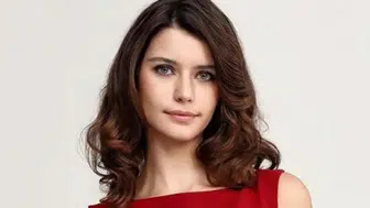 Beren Saat kimdir, kaç yaşında ve nereli? Oyunculuktan müziğe geçişi nasıl gerçekleşti?