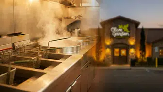 Restoran şefi kendini kızgın yağın içine attı