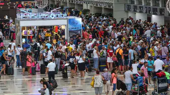 Antalya, Ruslar ve Almanlarla Rekor Turist Akınına Uğradı