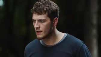 Aynı Yağmur Altında Dizisinde Ali Karakterini Canlandıran Burak Tozkoparan Kimdir?