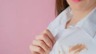 Boya Lekeleri Beyaz Kıyafetlerden Nasıl Kolayca Çıkarılır?