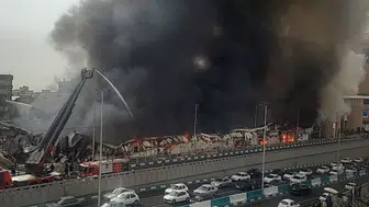 İran'ın Başkenti Tahran'da Büyük Pazarda Yangın Çıktı