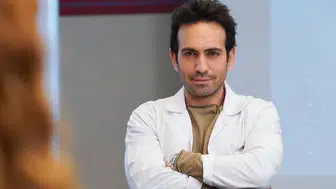 Buğra Gülsoy kimdir, kaç yaşında, nereli ve evli mi? Eşi kim ve hangi dizilerde oynadı?