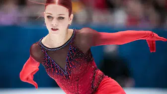 Dörtlülerin kraliçesi olarak bilinen Alexandra Trusova kimdir, kaç yaşında ve nereli?