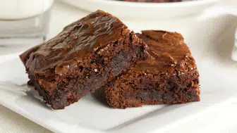 Enfes kıvamıyla dışı kıtır, içi akışkan brownie tarifi nasıl hazırlanır?