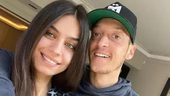 Mesut Özil ve Amine Özil Üçüncü Çocuklarını mı Karşılıyorlar?