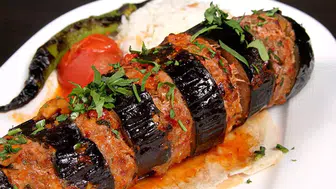 Ana yemeklerinizin şahı olacak! Patlıcan kebabı tarifi