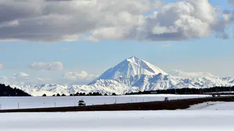 Kars'ta bahar gelmesine rağmen karla mücadele devam ediyor