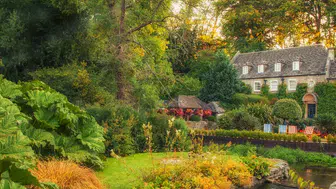 Turist akınına uğrayan Bibury Köyü, hizmeti kesti