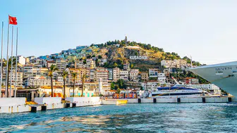 Kuşadası'nda restoran fiyatları ne kadar? Deniz kenarında yemek yemenin bedeli kaç TL?