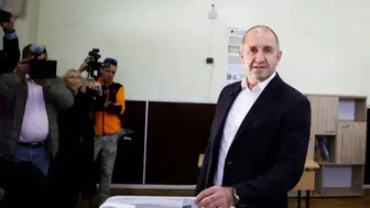 Bulgaristan'da seçimleri kazanan Rumen Radev kimdir ve kaç yaşında?