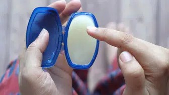 Vazelin cildinize nasıl etki ediyor? Tüylenme iddiası ne kadar doğru?