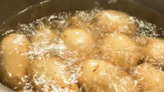 Patates haşlarken yapılan hatalar lezzeti nasıl etkiliyor?