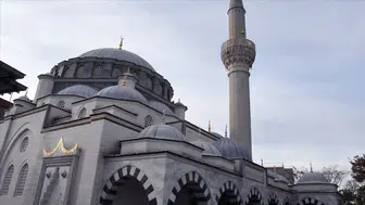Tokyo Camii'nde bayram namazı yoğun katılım nedeniyle 3 kez kılındı