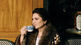 Sibel Can Cannes pozlarıyla sosyal medyayı salladı!