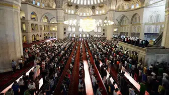 Kurban Bayramı'nda teşrik tekbirleri ne zaman başlar ve hangi namazlarla getirilir?