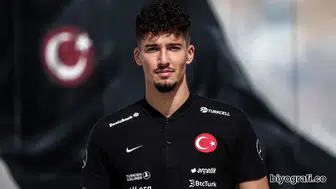 Altay Bayındır kimdir, kaç yaşında, nereli ve evli mi? Eşi kimdir, çocuğu var mı?