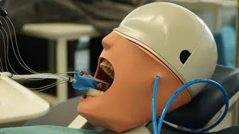 İsviçreli bilim insanları robot dişçi ile diş tedavisini tek randevuya indirecek