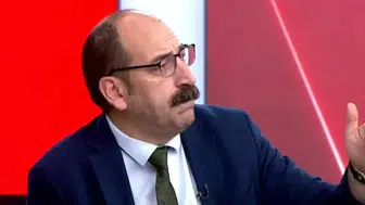 Özgür Özel'in 'İğrenç Bıyıklı' sözleri kime yöneltilmiştir ve Atakan Sönmez kimdir?