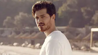 Çağatay Ulusoy ve berberi 15 yıl sonra aynı karede