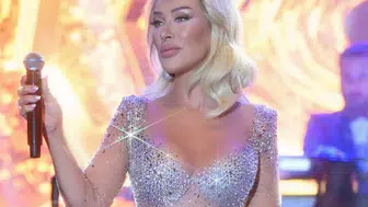 Sezen Aksu Seda Sayan'a çorap hediye etti