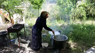 Erzincan'da geleneksel dut pekmezi üretimi nasıl yapılıyor?