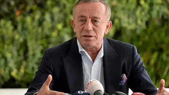 Ali Ağaoğlu 72 yaşında baba oluyor : Kutlama yemeği için milyonluk hesap ödedi