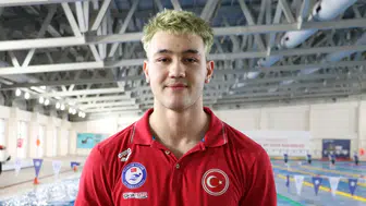 Milli Yüzücü Ahmet Mete Boylu'dan Avrupa'da Altın Madalya
