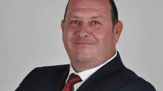 CHP'den istifa eden Menderes Belediye Başkanı İlkay Çiçek kimdir, nerelidir ve kaç yaşındadır?