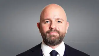 İzzet Özilhan kimdir? Kaç yaşında ve nereli?