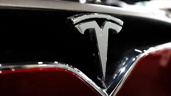 Tesla, aşırı parlak farlar nedeniyle 20 bin 349 aracını geri çağırıyor