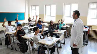 Türkiye'de öğretmenler için önlük giyme zorunluluğu getirildi mi?