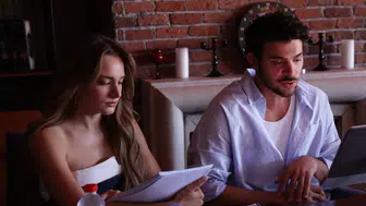 Miray Daner ve Halit Özgür Sarı'nın başrolünde yer aldığı Alıkara dizisinin fragmanı yayınlandı!