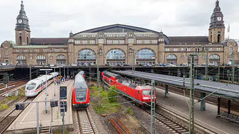 Almanya'da İrlandalı bir kadın tren istasyonunda bıçaklanarak öldürüldü