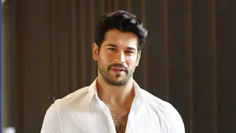 Burak Özçivit, kız kardeşinin düğününe katılamadığı için gelen eleştirilere nasıl yanıt verdi?