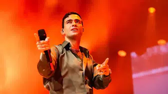 Mert Demir konserde neden bıyıklarını kesti?