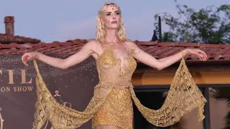 Ünlü oyuncu Wilma Elles 1,5 kilogram altın kullanarak tasarlanan elbise giydi!